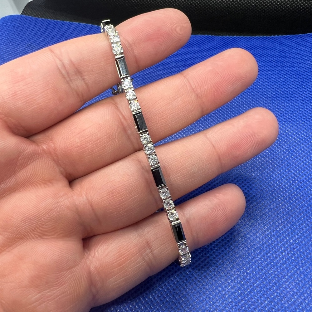 Tennis bracelet